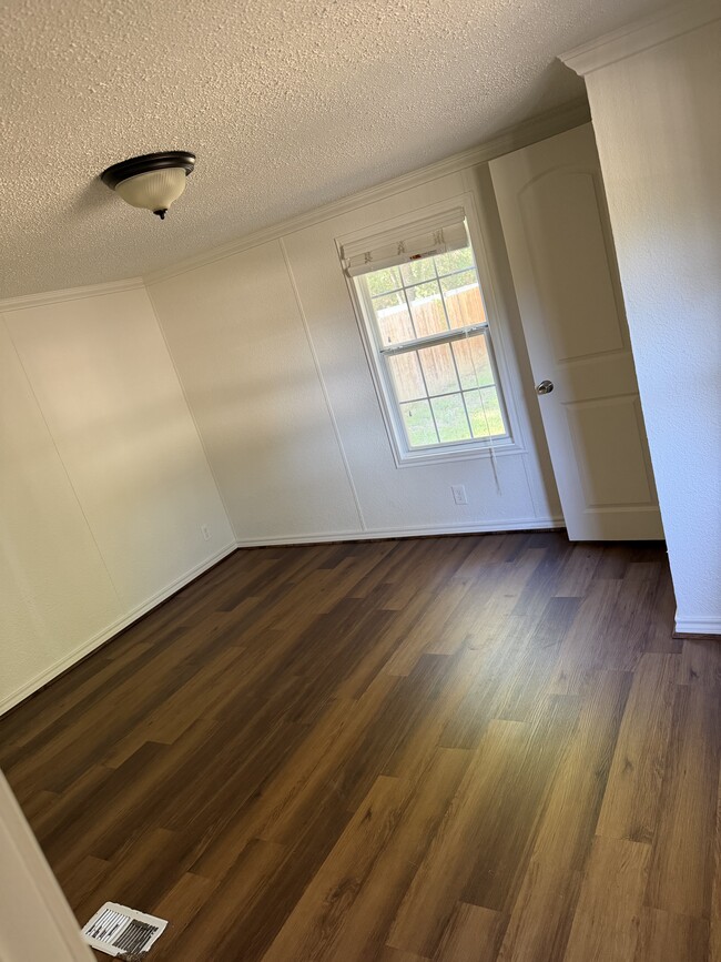 Building Photo - 818 Rd 3408