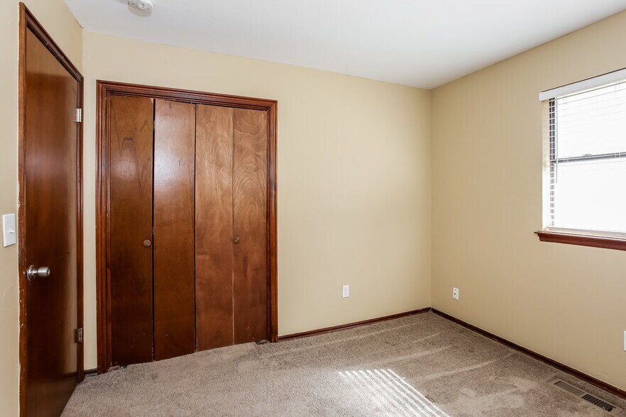 Building Photo - 808 Waterview Rd