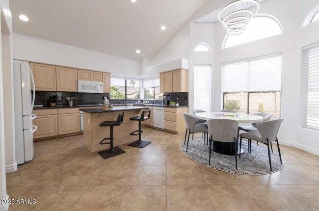 Building Photo - 5536 E Campo Bello Dr