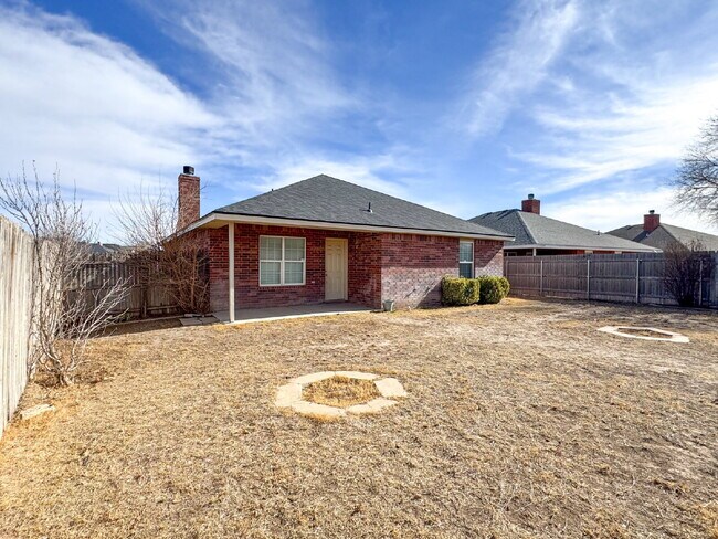 Building Photo - 3-Bedroom Home in Milwaukee Ridge HOA