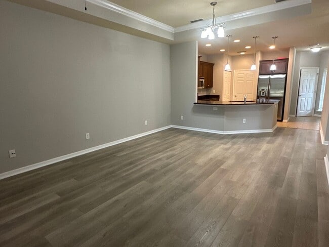 Building Photo - Sublease!   Lovely End Unit in Villas of West End LOOK!