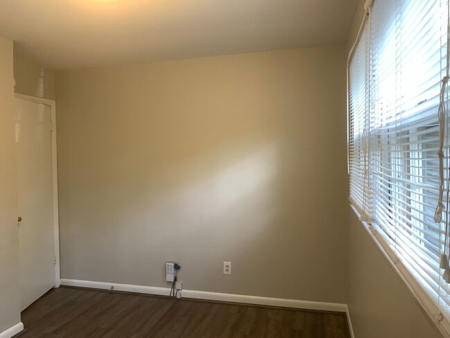 Building Photo - Renovated 3 Bedroom Ranch in Raleigh, Avai...