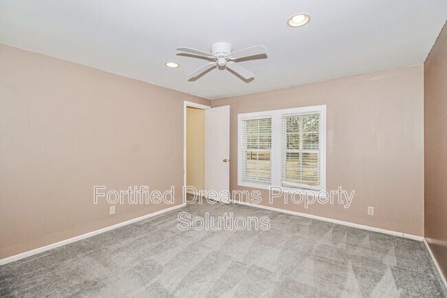 Building Photo - 9451 Green Loop Rd NE