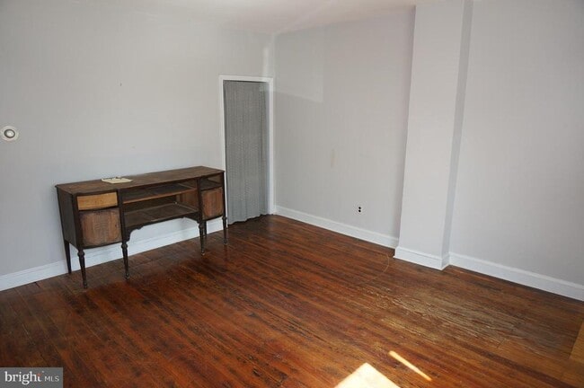 Building Photo - 535 Sandy St