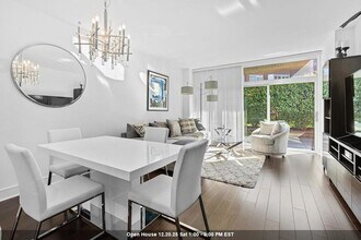 Building Photo - 1100 Maxwell Ln