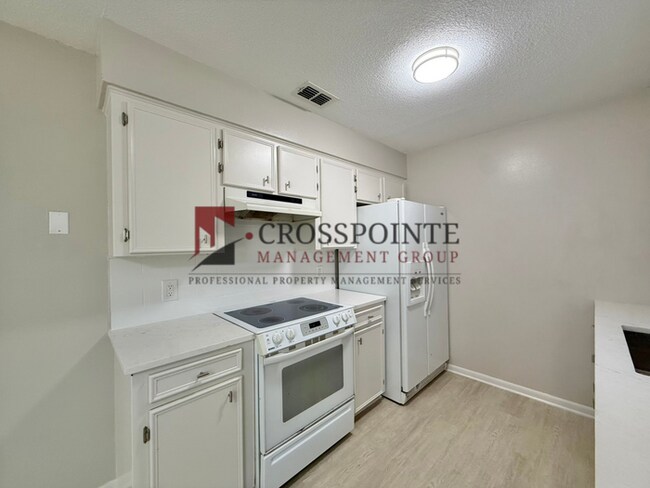 Building Photo - Tour Today! 3 Bedroom, 2 Bathroom Home!