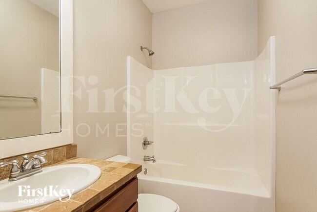 Building Photo - 604 Round Rd