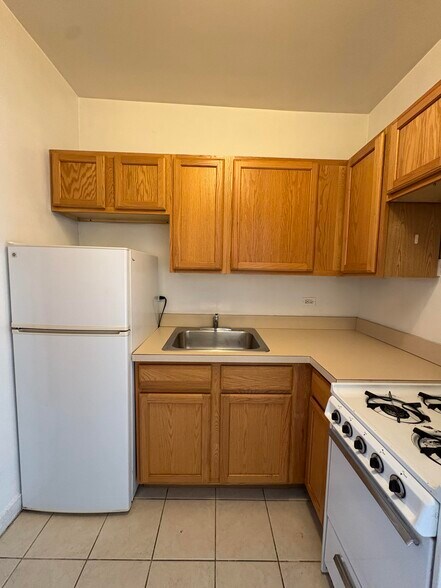 Building Photo - 1154 N Dearborn St