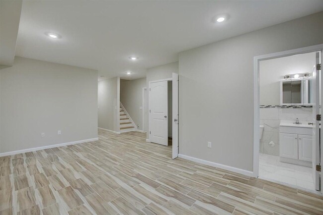 Building Photo - 16 Grant Ave