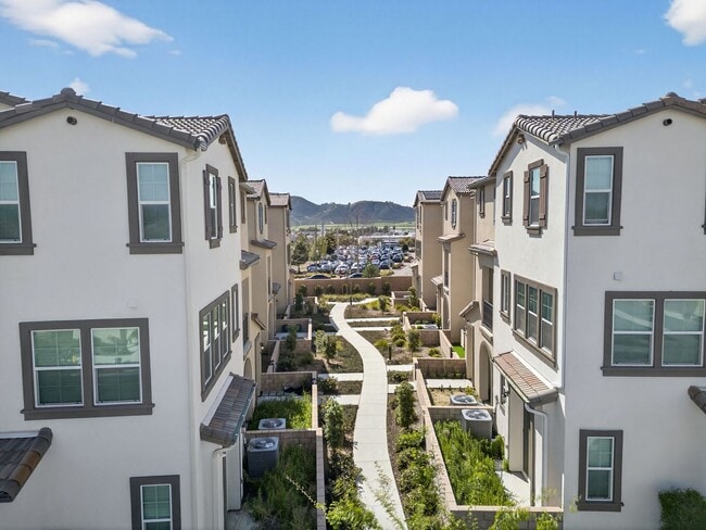 Building Photo - 40379 Melrose Dr