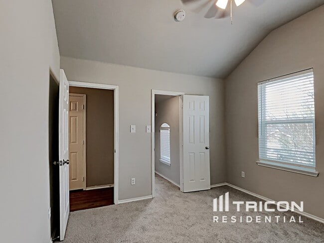 Building Photo - 509 Niagara Falls Dr