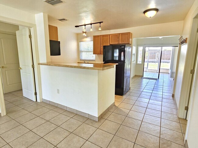 Building Photo - Annual Unfurnished 3 Bedroom 2 Bathroom Home in Nokomis!