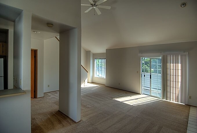 Building Photo - 10545 Greenwood Ave N