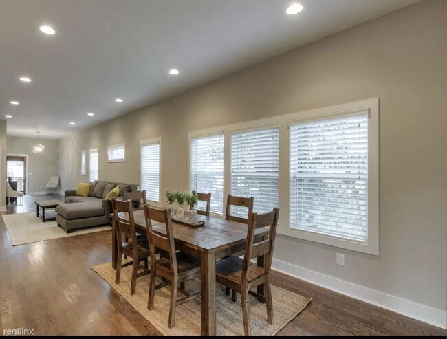 Building Photo - 4 br, 2.5 bath House - 421 Moore Avenue B