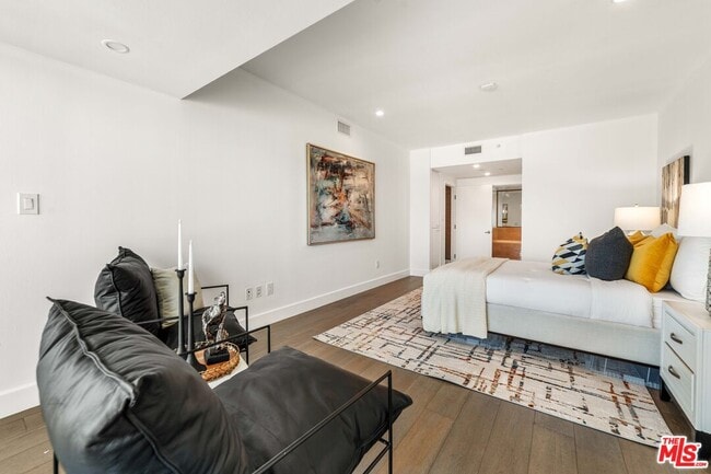 Building Photo - 13600 Marina Pointe Dr