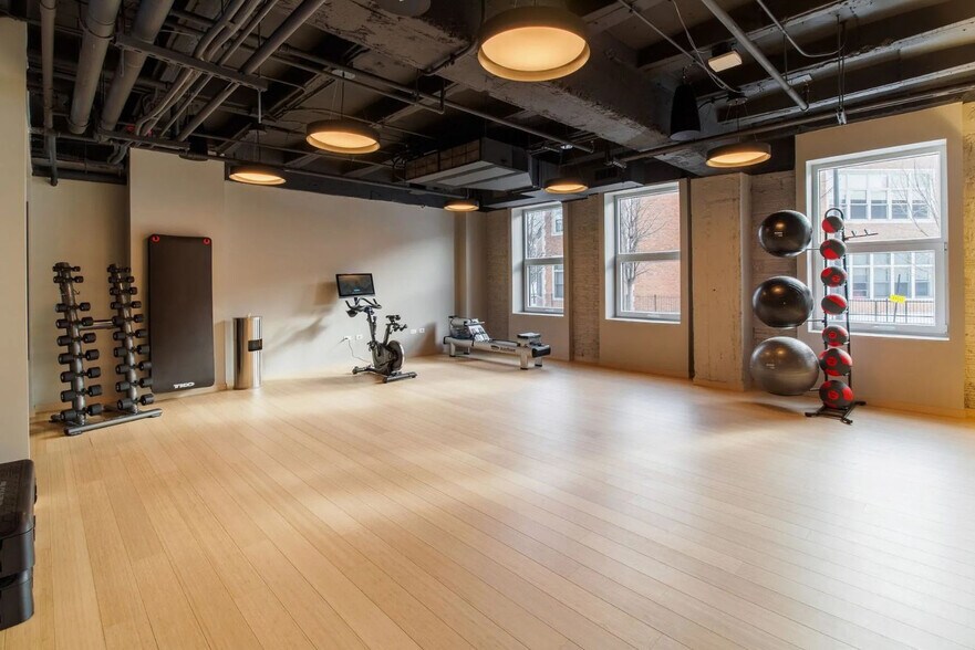 Building Photo - 150 N Ashland Ave