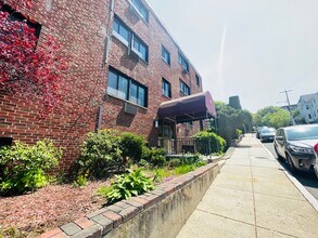 Building Photo - SUPERB Jones Hill location!