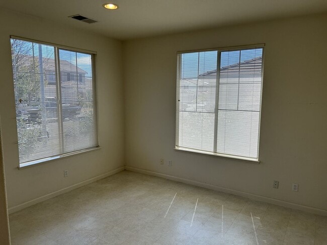 Building Photo - Gorgeous 3 Bedroom, 2 Bath Home in America...