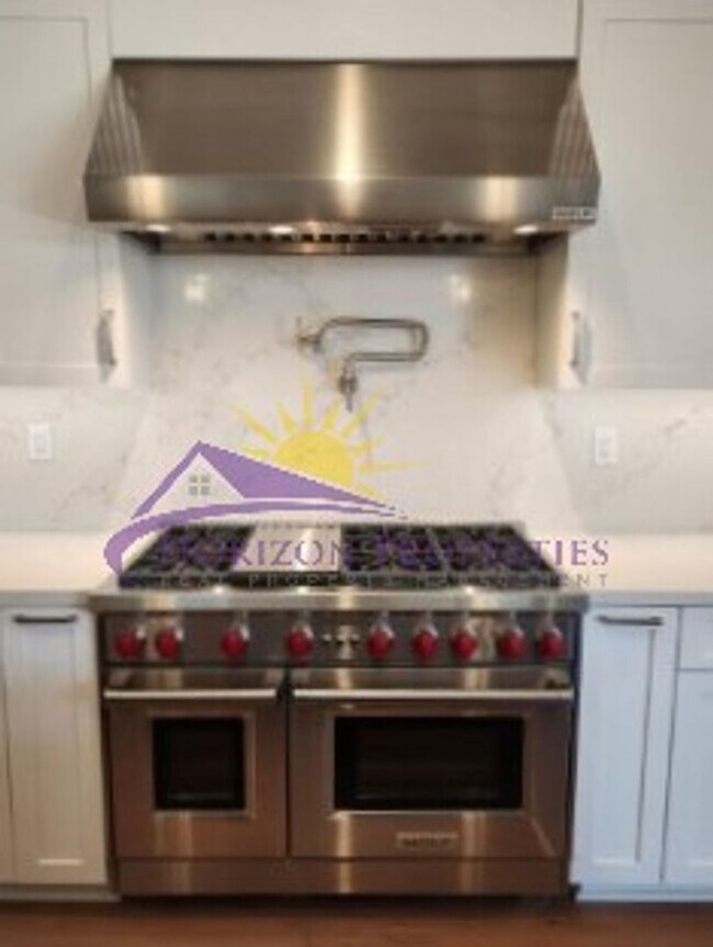 Building Photo - Immaculate Luxury 2 Bed 2.5 Bath 2,012sqft...
