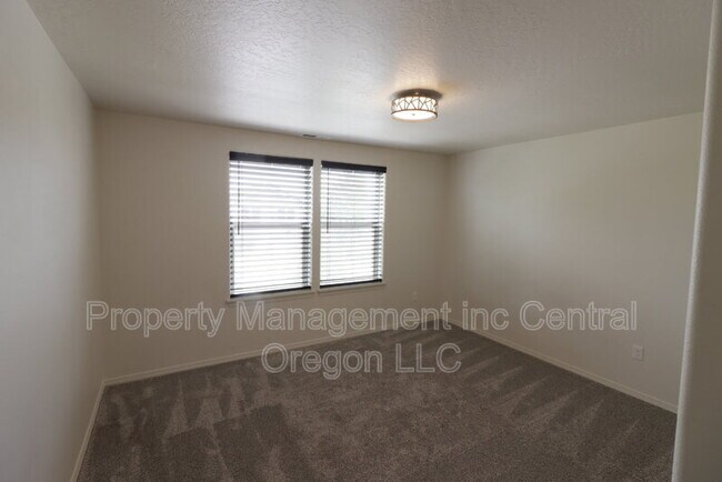 Building Photo - 3576 SW Pumice Ave