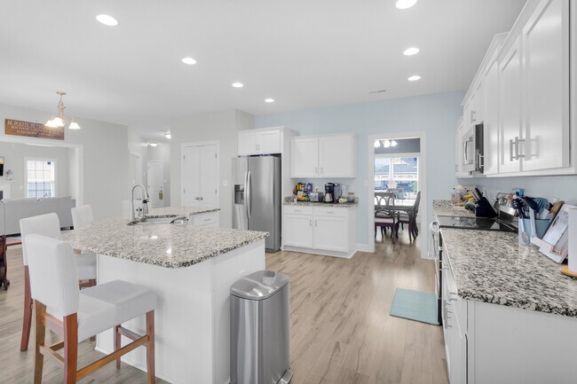 Building Photo - 630 Indigo Johnston Dr