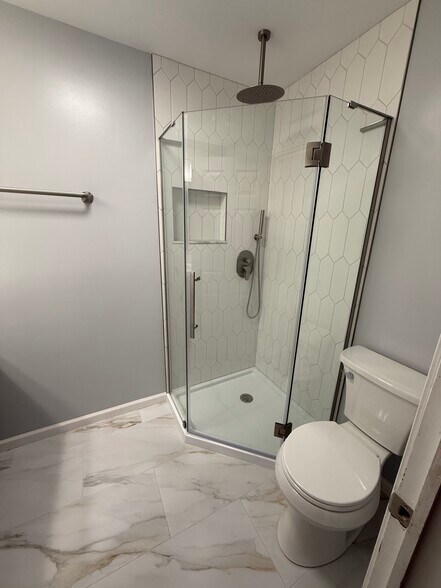 Building Photo - 1907 Mentor Ave