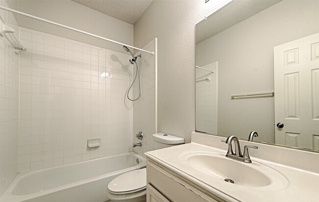 Building Photo - 9701 Thorncliff Dr