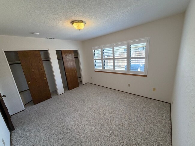 Building Photo - 818 Harrison Dr