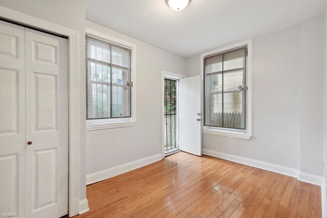 Building Photo - 3 br, 1 bath Triplex - 1729 W MONTGOMERY A...