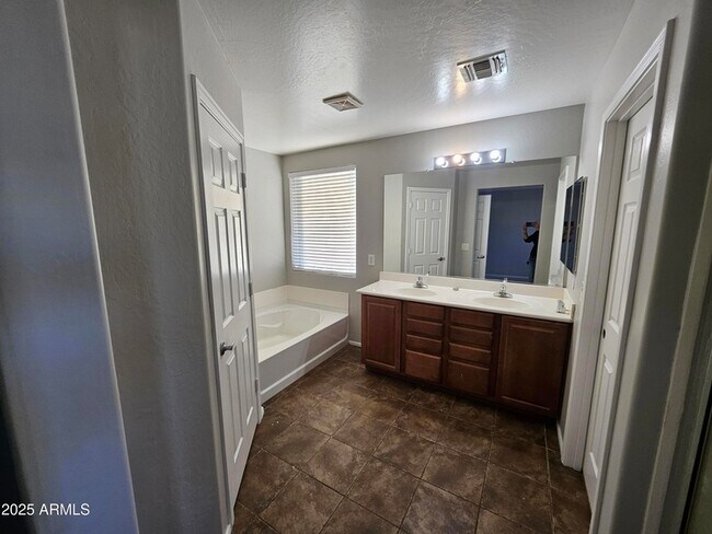 Building Photo - 1294 W Agrarian Hills Dr