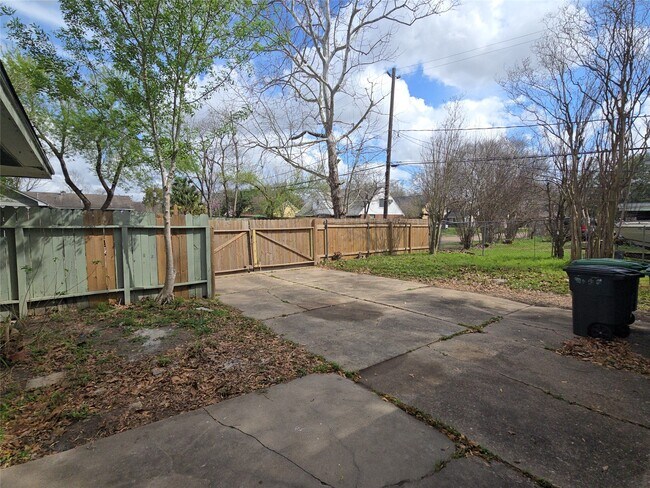 Building Photo - 4203 Wuthering Heights Dr