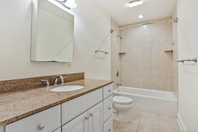 Building Photo - 6 Silvermine Ave