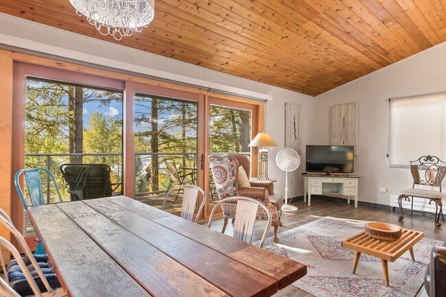 Building Photo - 2 bedroom, 2 bathroom Whitefish Condo, steps away from Whitefish Lake, minutes from the ski slopes!