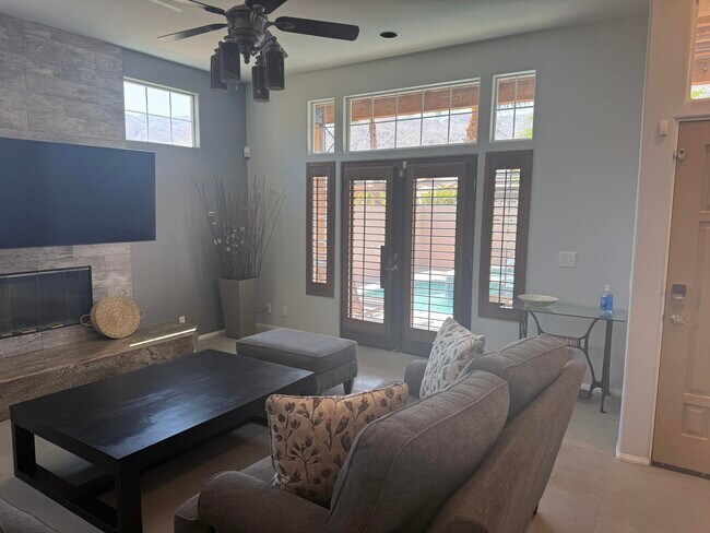 Building Photo - 54610 Avenida Alvarado