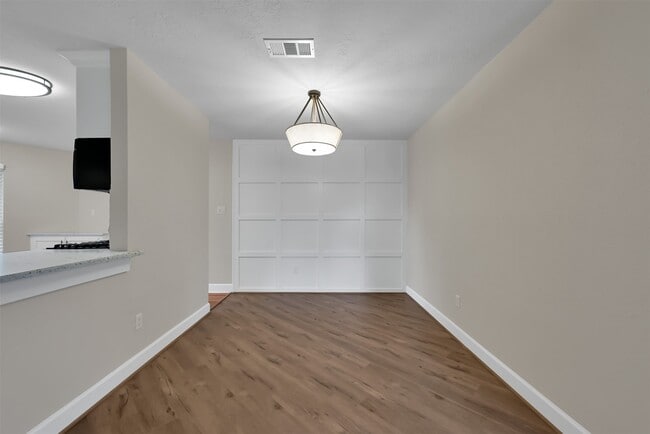 Building Photo - 22318 Meadowrock Dr