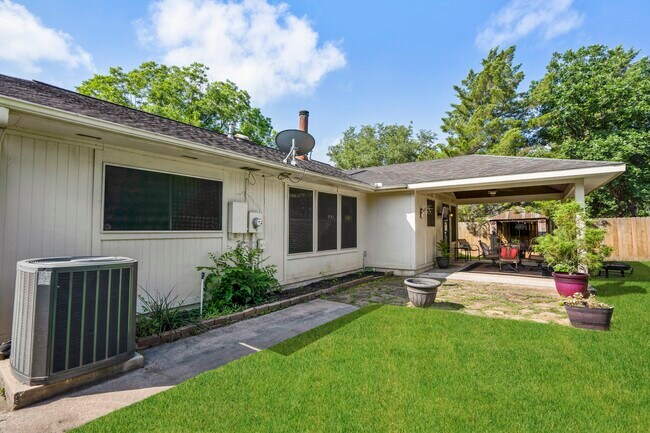 Building Photo - 5418 Roserock Ln