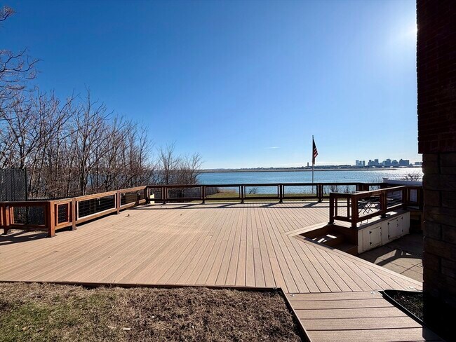 Building Photo - 36 Annavoy St