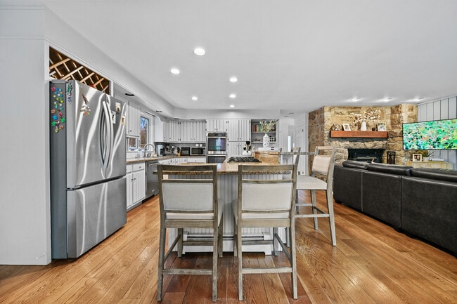 Building Photo - 395 Thayer Pond Rd