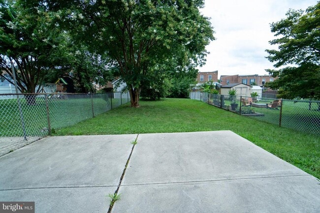 Building Photo - 129 Ridgefield Rd