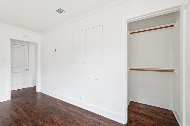 Building Photo - 612 W Alabama St