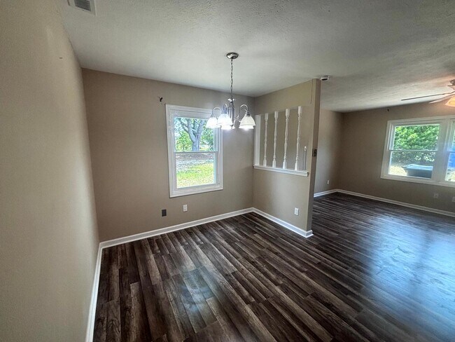 Building Photo - 5523 Livingston Dr