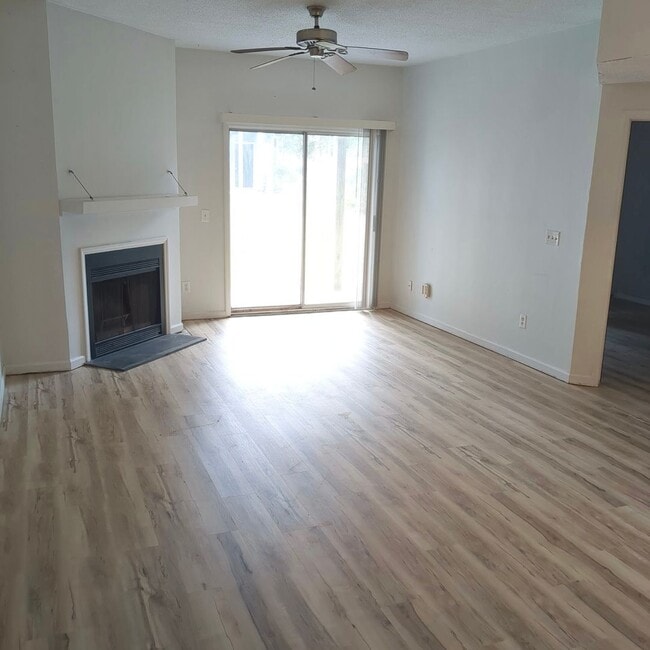 Building Photo - Coming Soon, Ground unit! 2 BR Central College Rd across from UNCW. Court yard Condo. Love living...