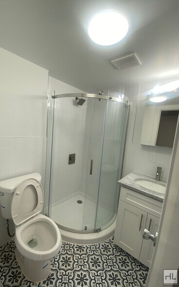 Building Photo - CENTRAL AVENUE / Spacious Bushwick 1 Bed 1-Bath
