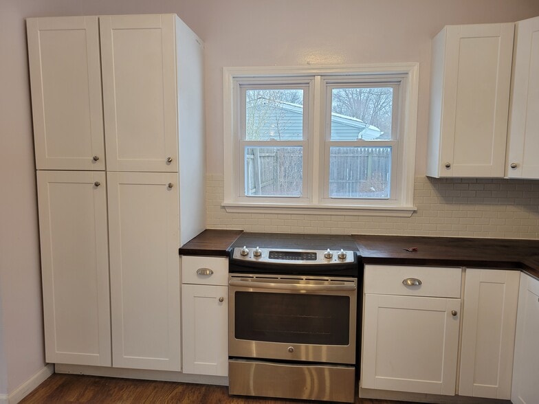 Kitchen with Induction stove (new as of 2023) - 20 Princeton St