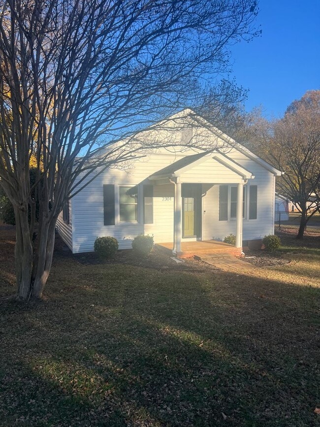 Primary Photo - 2301 S Ridge Ave