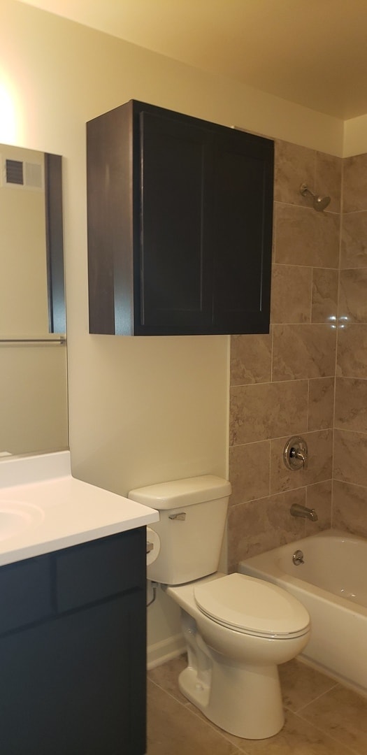 Building Photo - 3013 N Clybourn Ave