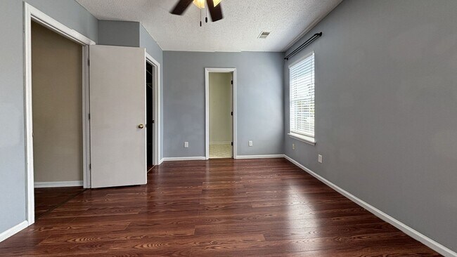 Building Photo - 3 Bedroom, 2.5 Bath - Ladson Area