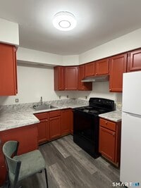 Building Photo - 138 Maple St