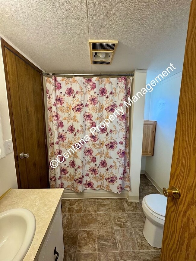 Building Photo - 3 bedroom 2 bathroom mobile home off of Co...