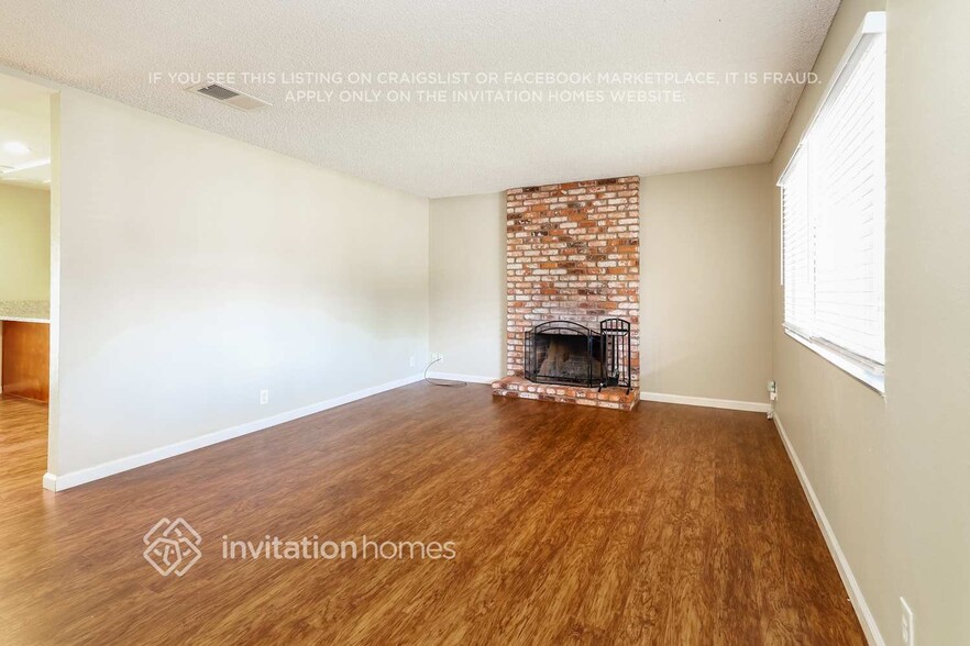 Building Photo - 563 Burlington Dr